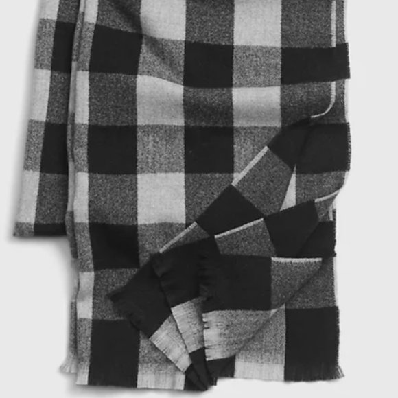 Buffalo Plaid Scarf Black and White